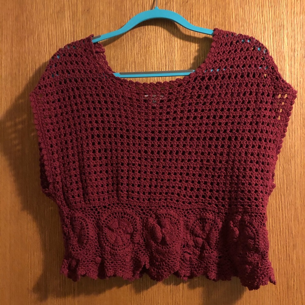 American Eagle maroon crochet short sleeve size S